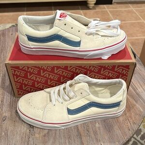 Vans sk8-low white/navy women’s 8.5 asst jg